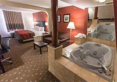 pittsburgh hotels with jacuzzi tub in room.